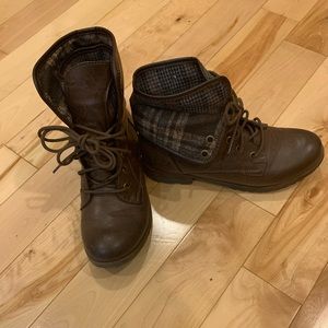 Stylish & comfy “combat” boots